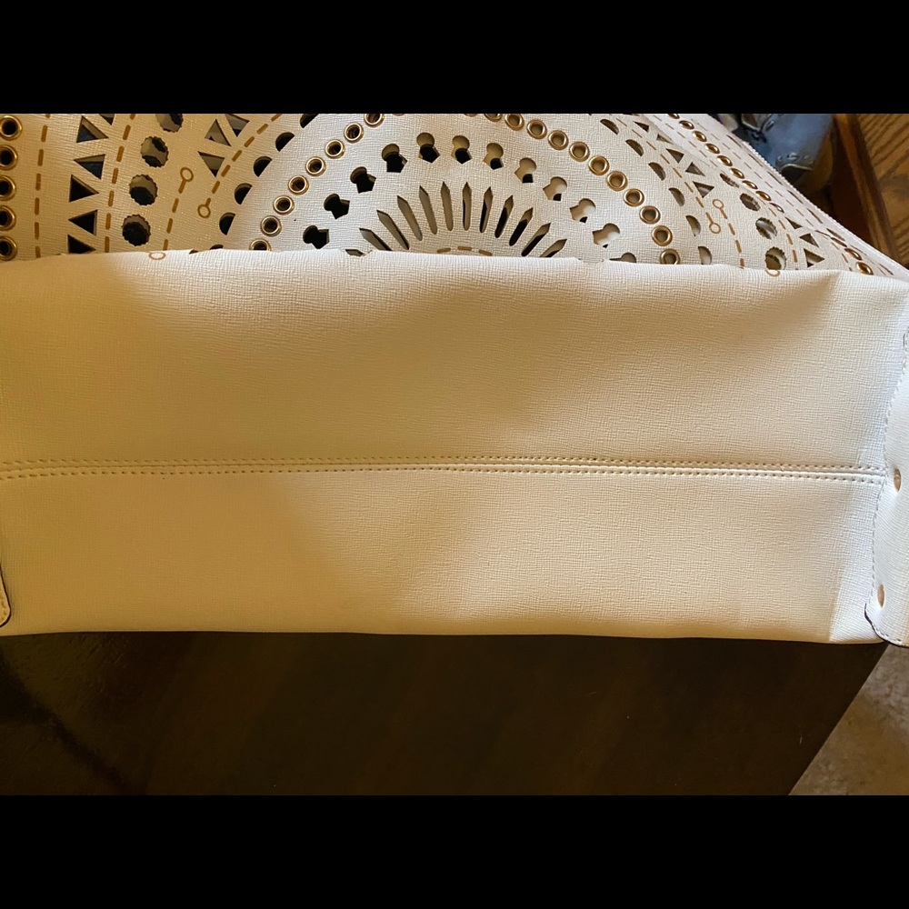 Like New Large cool white & gold tote, or Beachbag - Picture 3 of 3